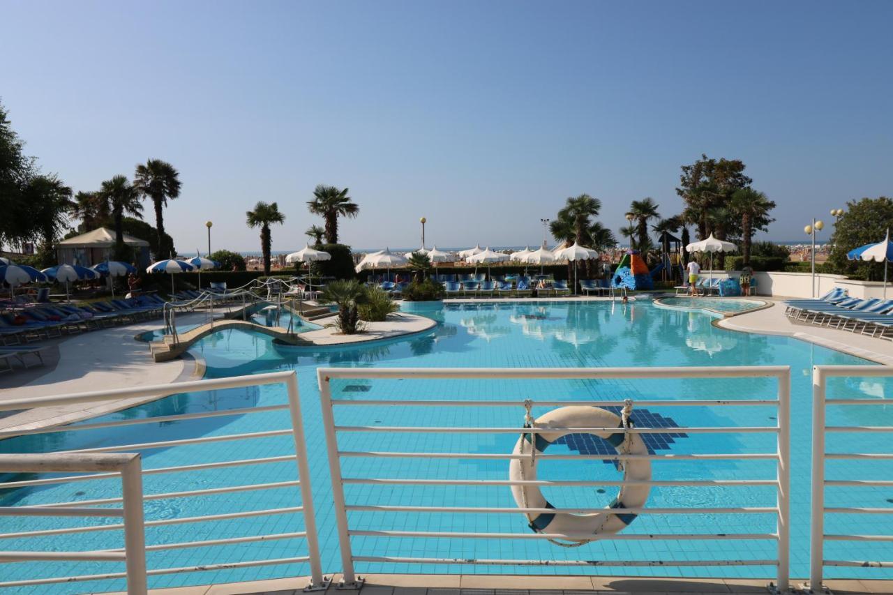 Majestic Beach Hotel & Wellness Bibione Exterior photo